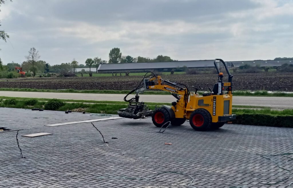 Knikmops 130 met een stenenklem te koop en te huur